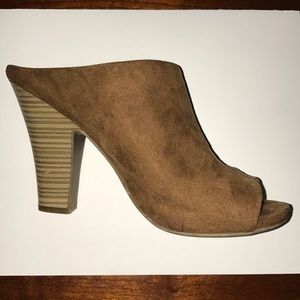 Never worn brown leather heels
